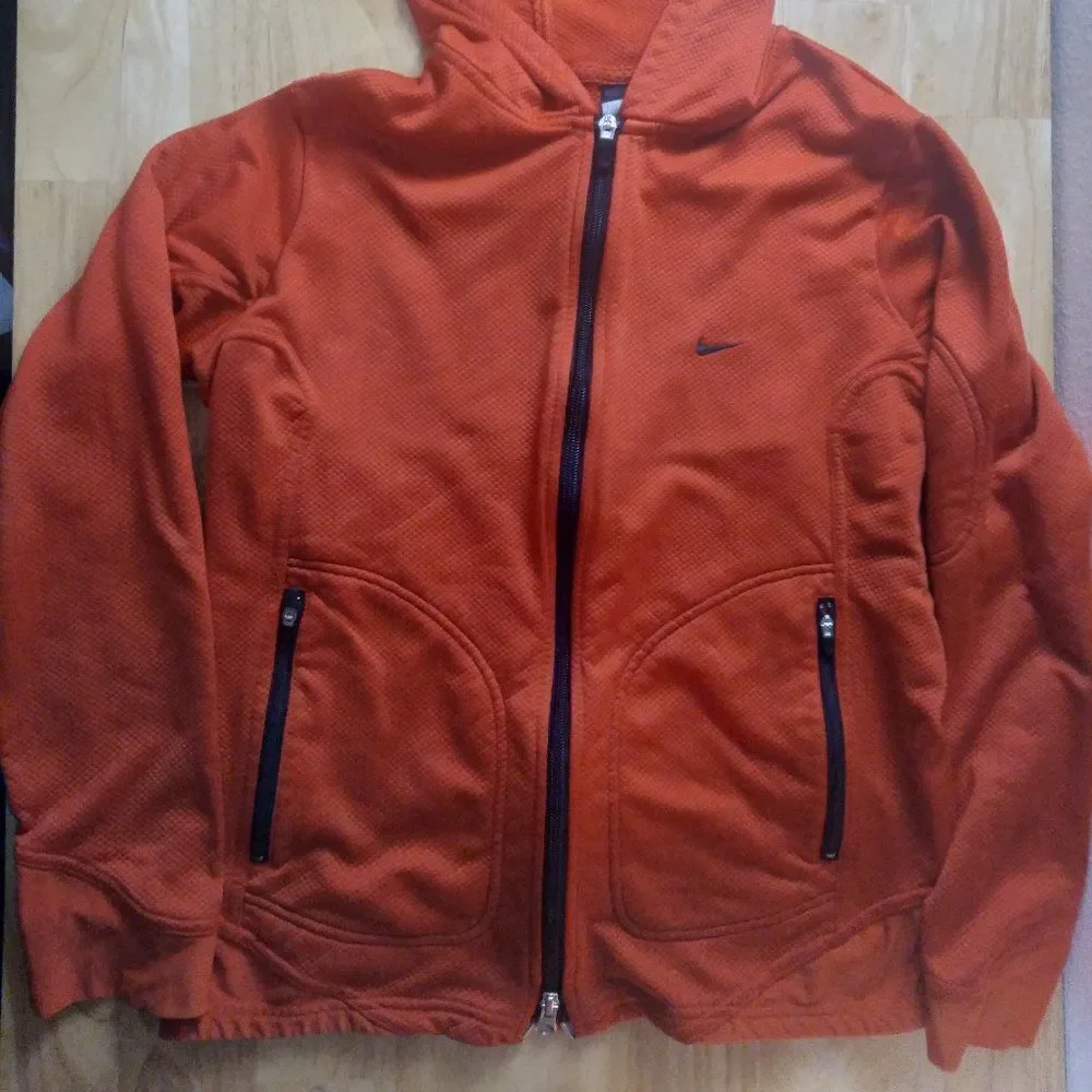 Nike sphere dry